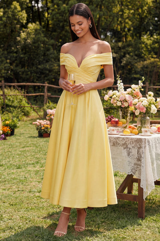 Off the Shoulder Yellow A-Line Ruched Maxi Dress with Pockets