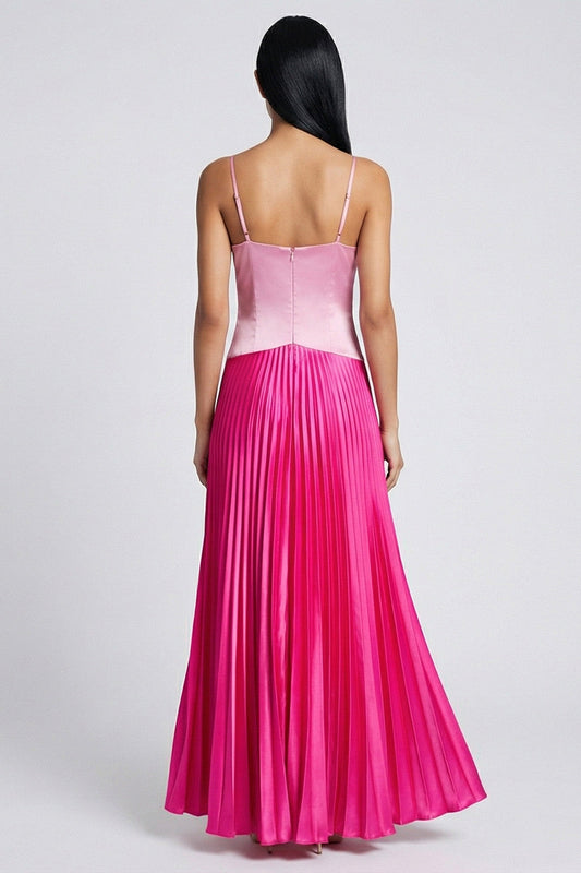 Robe longue plissée évasée en satin rose et fuchsia à fines bretelles