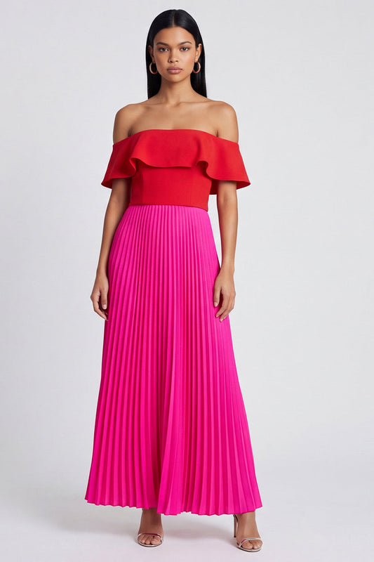 Robe longue plissée fuchsia et rouge à volants avec épaules dénudées et coupe trapèze