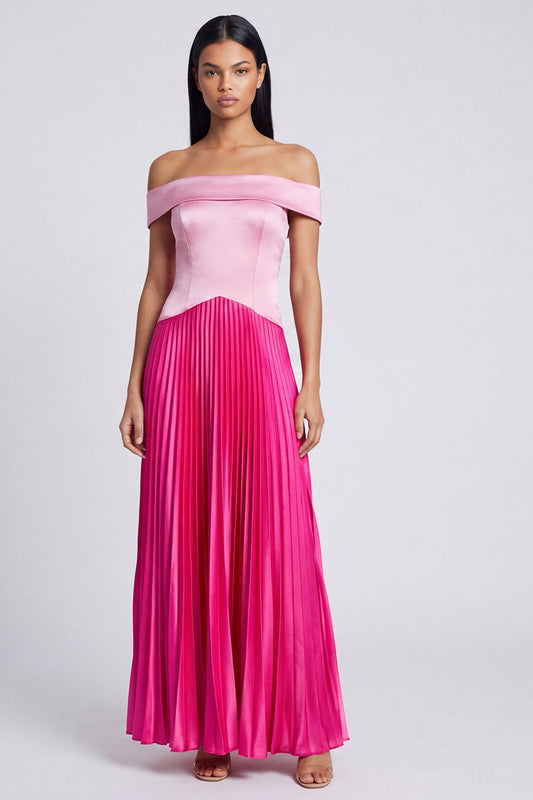 Robe longue plissée rose et fuchsia en satin coupe trapèze et épaules dénudées