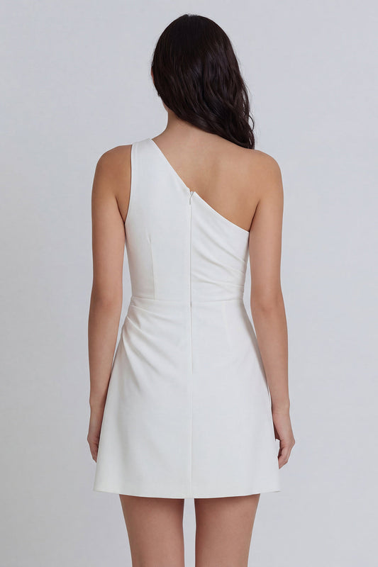Vestido blanco corto fruncido de un solo hombro con corte en A