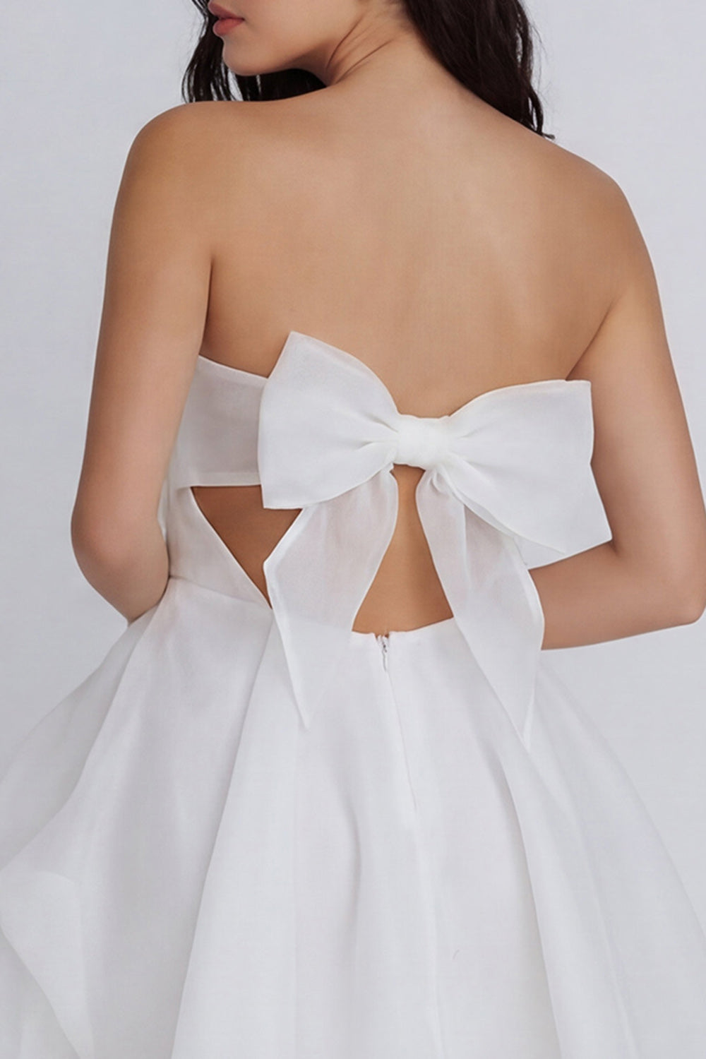 Robe Courte Sans Bretelles en Tulle Ivoire Froncée Ligne A avec Nœud