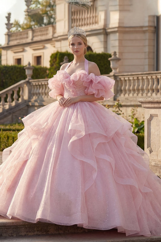 Robe de bal de quinceañera blush à volants avec col licou et manches bouffantes