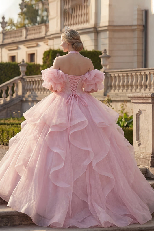 Robe de bal de quinceañera blush à volants avec col licou et manches bouffantes