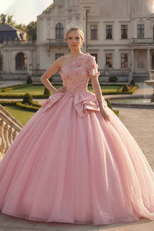 Robe de bal rose asymétrique ornée de broderies pour quinceañera