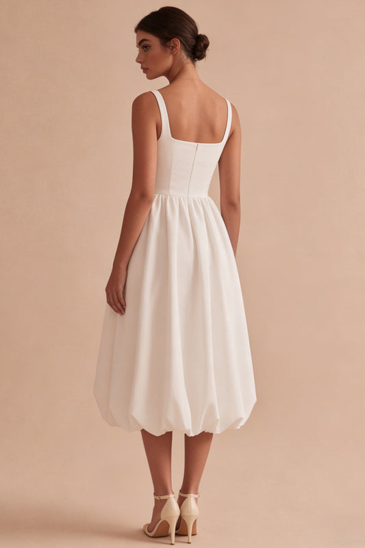 Robe de bal midi trapèze blanche à col carré