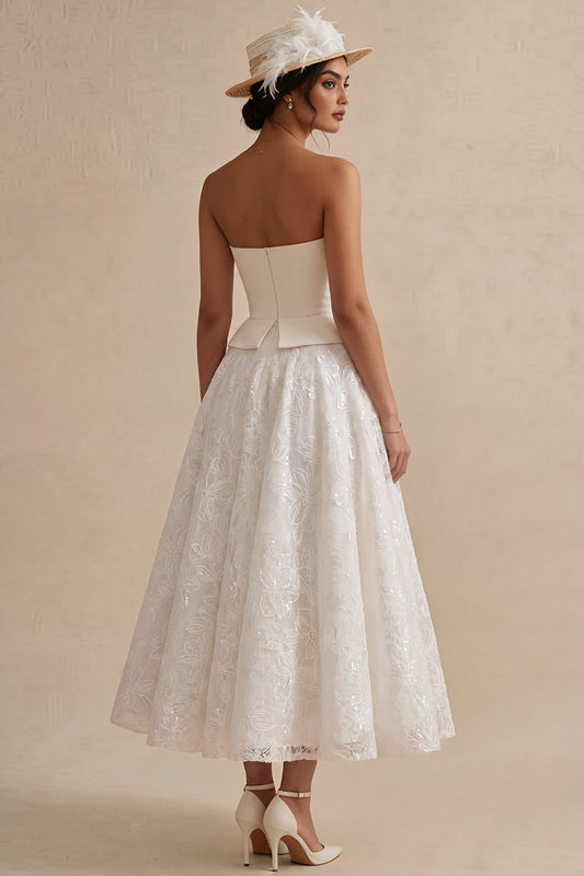 Robe de mariée bustier longue évasée style bohème en dentelle florale blanche