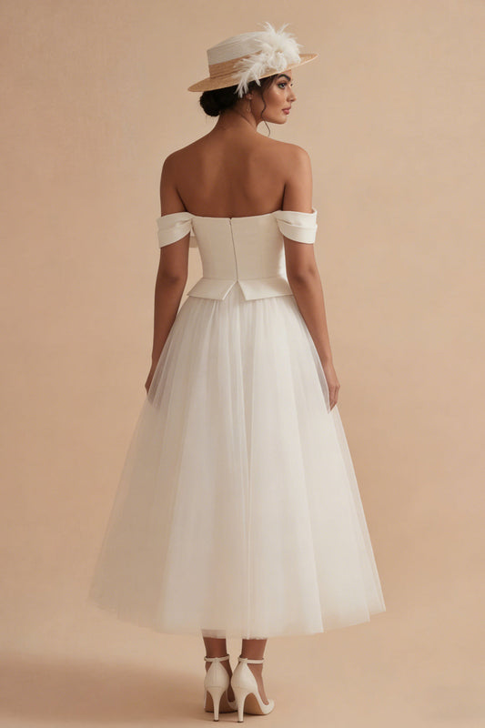Robe de mariée longue bohème blanche coupe trapèze épaules dénudées