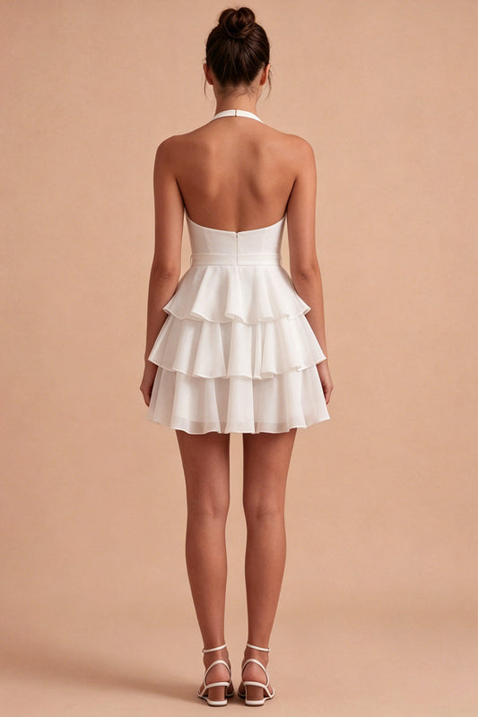 Robe courte évasée blanche avec nœud, encolure licou et volants étagés