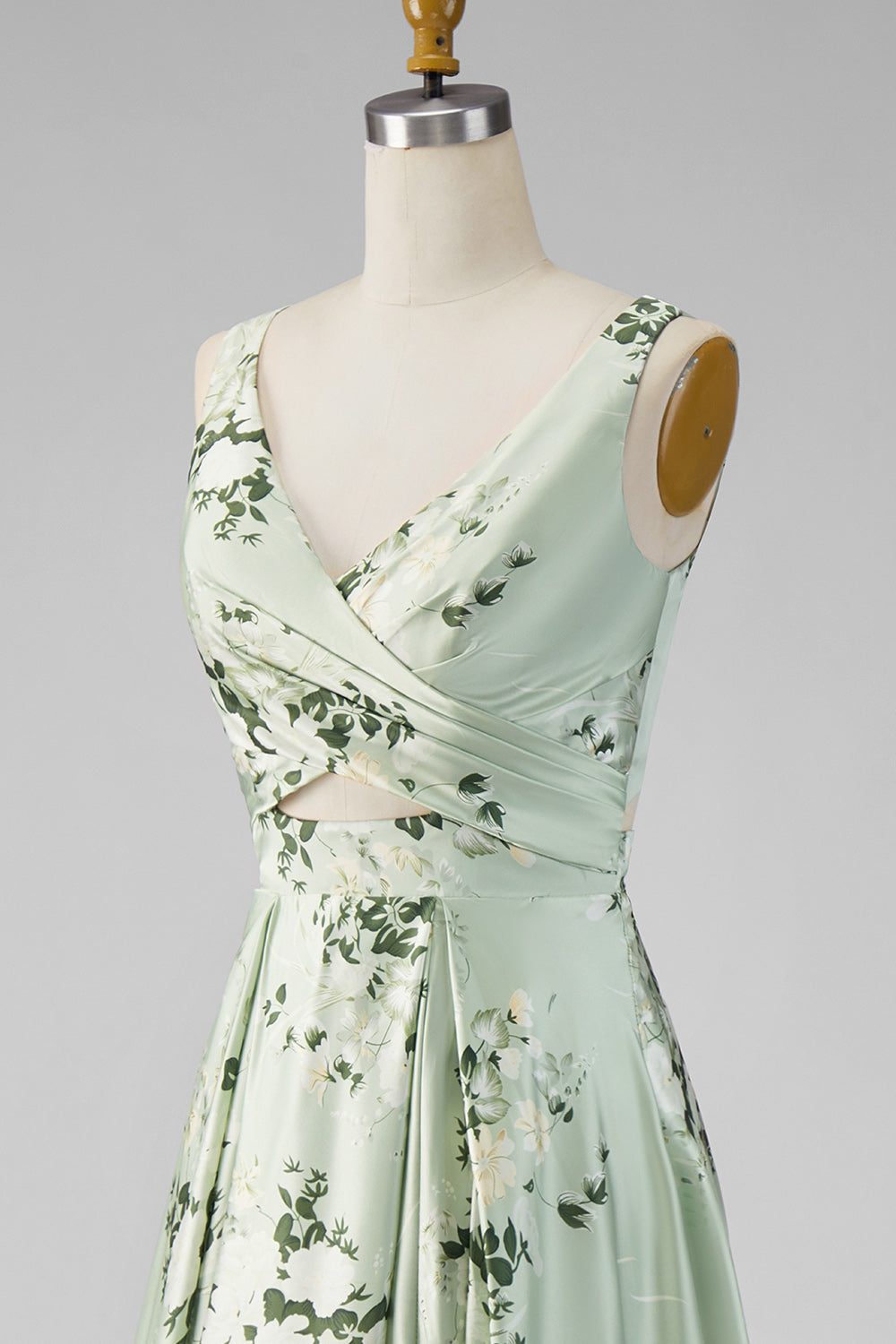 Robe longue de demoiselle d'honneur trapèze en satin vert sauge avec col en V, motif floral et fente