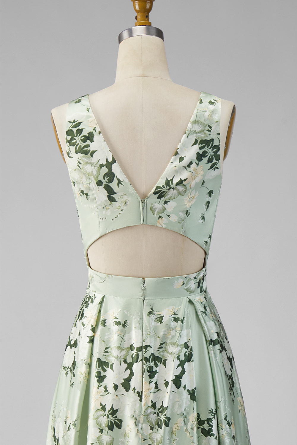 Robe longue de demoiselle d'honneur trapèze en satin vert sauge avec col en V, motif floral et fente