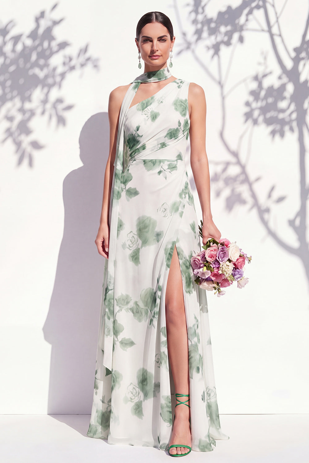 Robe de demoiselle d'honneur trapèze fleurie verte à une épaule avec fente