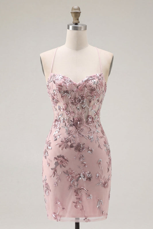 Robe courte de bal en tulle brodé de sequins, bustier corset transparent, col licou, coupe moulante, coloris chair