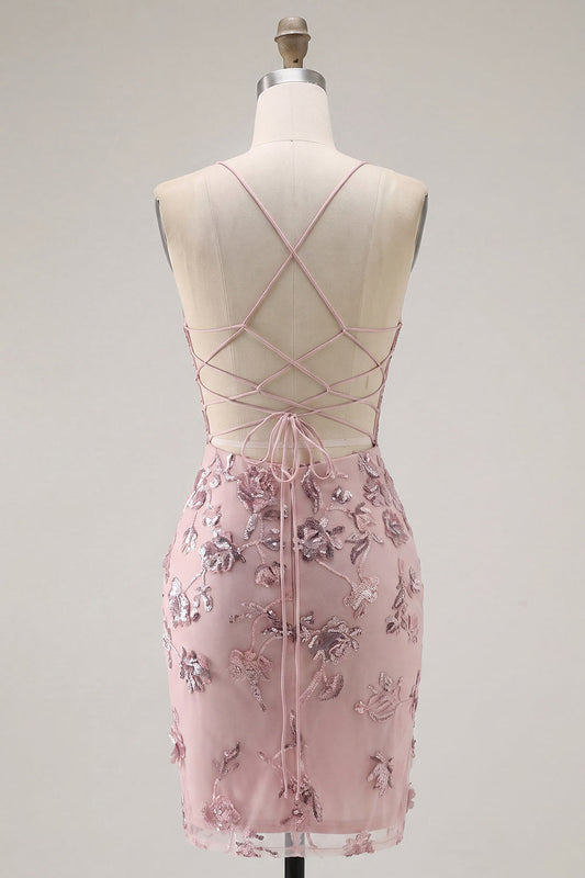 Robe courte de bal en tulle brodé de sequins, bustier corset transparent, col licou, coupe moulante, coloris chair