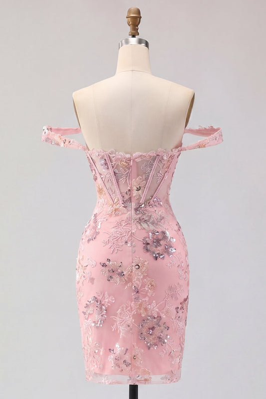 Robe de bal courte moulante rose poudré avec épaules dénudées, corset transparent et sequins