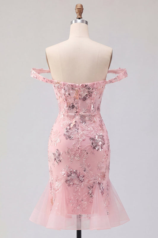 Robe de bal courte à volants rose pâle, épaules dénudées, moulante, florale, corset transparent et sequins