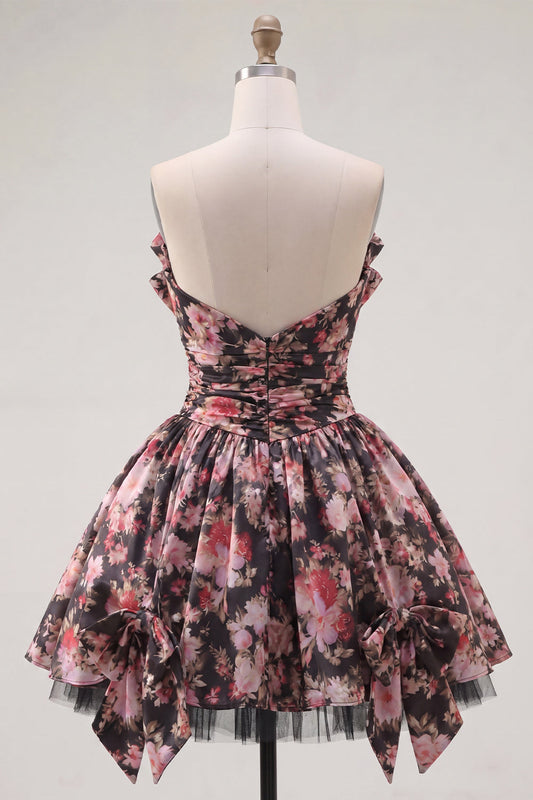 Robe de bal courte évasée noire avec fleurs roses, col en V, fronces et nœuds