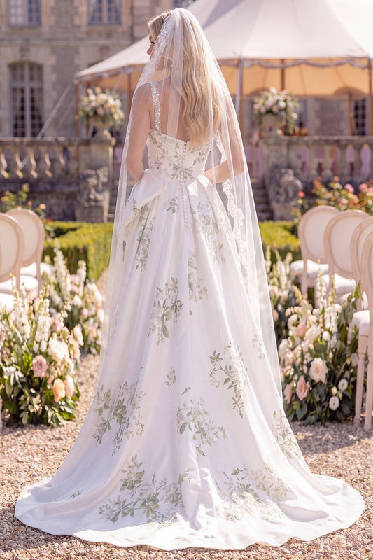 Robe de mariée A-line perlée pour la plage avec traîne fleurie blanche et verte et voiles