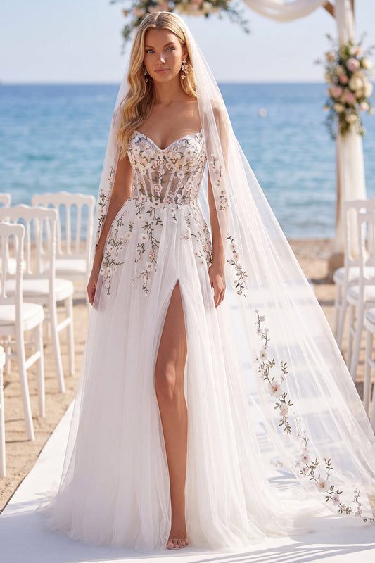 Robe de mariée bustier en tulle ligne A brodée, fleur rose blanche, traîne balayage avec voiles