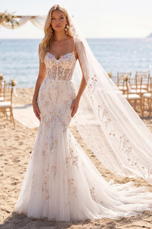 Robe de mariée sirène blanche et rose avec corsage, traîne balayage et voiles