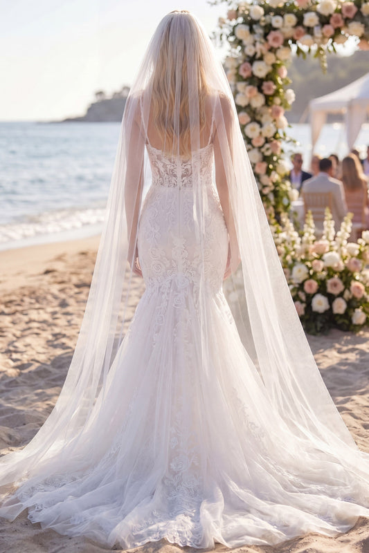Robe de mariée sirène bohème blanche florale à corset, traîne balais en dentelle, avec voiles