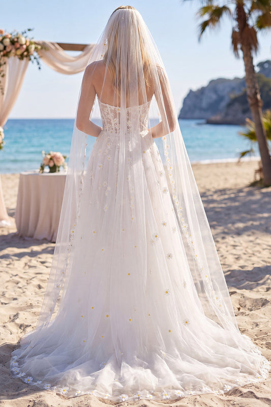 Robe de mariée de plage bustier cœur coupe trapèze avec traîne et voile, corset blanc floral
