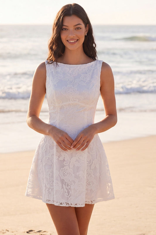 Mini-robe de bal bustier en dentelle ivoire coupe trapèze
