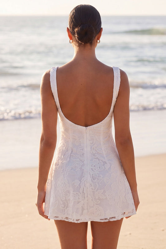Mini-robe de bal bustier en dentelle ivoire coupe trapèze