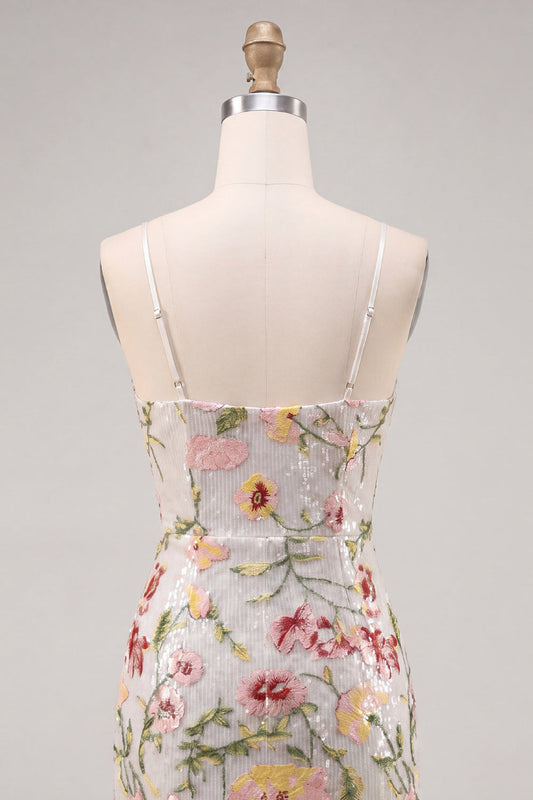 Vestido de fiesta ajustado con lentejuelas florales, tirantes finos y color marfil brillante