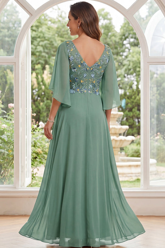 Robe de mère de la mariée longue ligne A en mousseline de soie vert sauge à col en V et motif floral