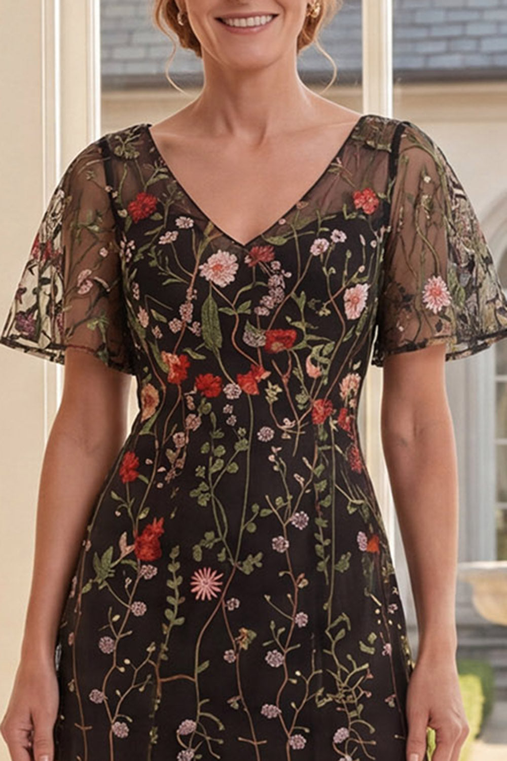 Robe longue de mère de la mariée brodée florale en tulle noir à col en V