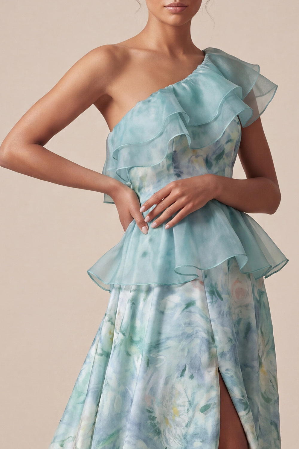 Robe de mère de la mariée vert clair asymétrique avec volants et coupe trapèze