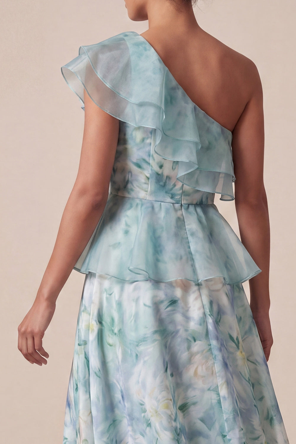 Robe de mère de la mariée vert clair asymétrique avec volants et coupe trapèze