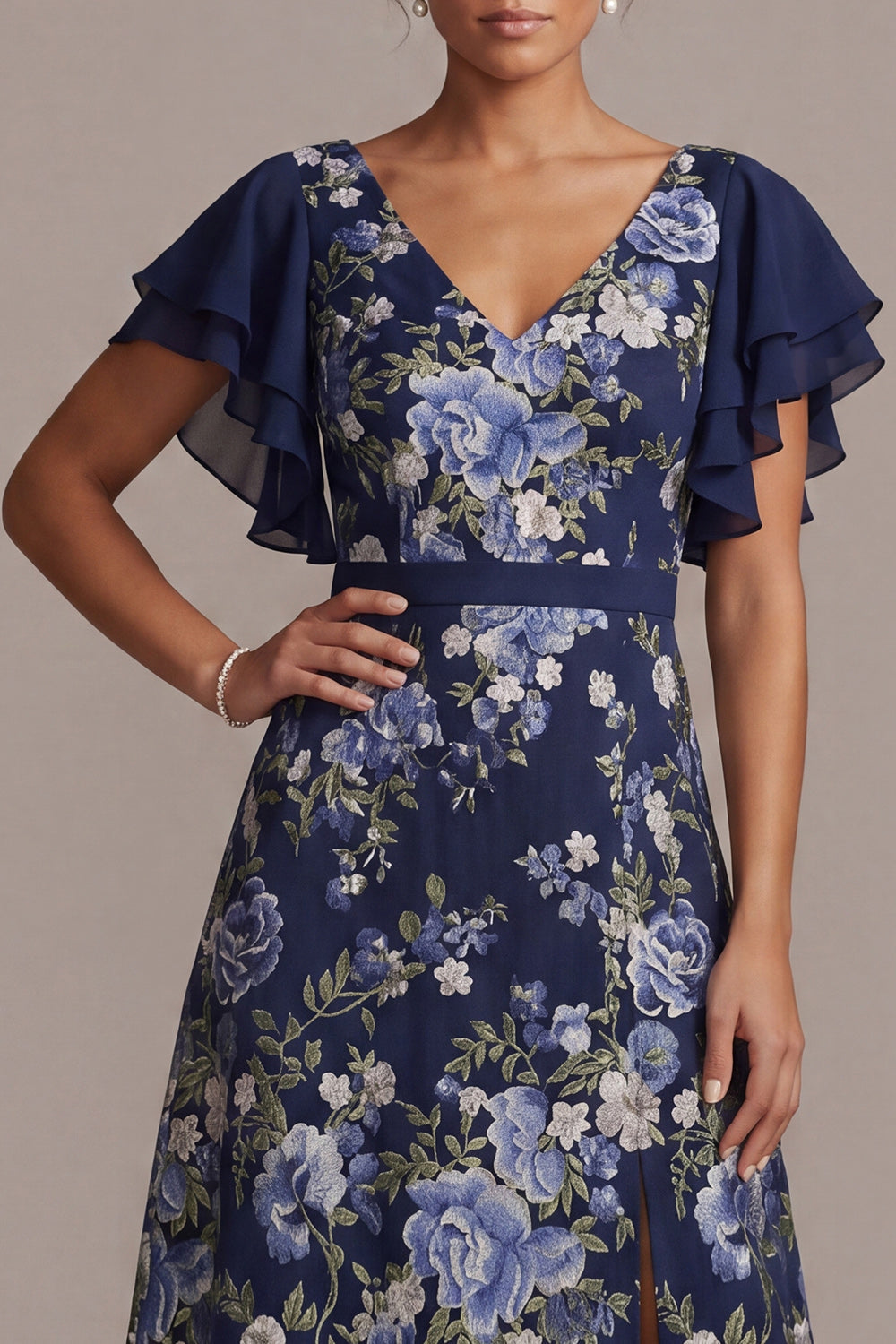 Robe mi-longue évasée à col en V fleuri bleu marine avec fente pour mère de la mariée
