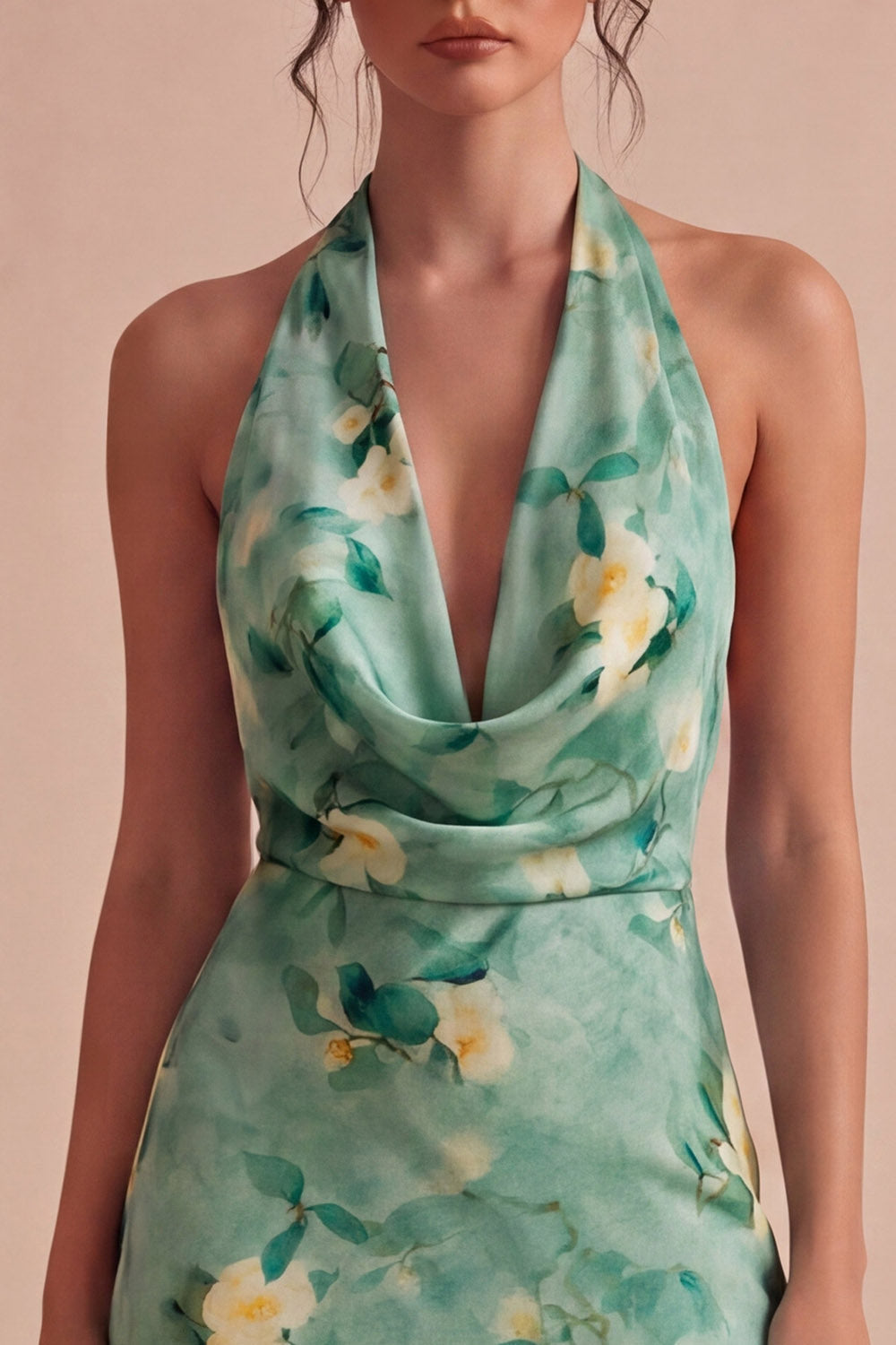 Robe de cocktail courte moulante à fleurs vert clair et dos nu