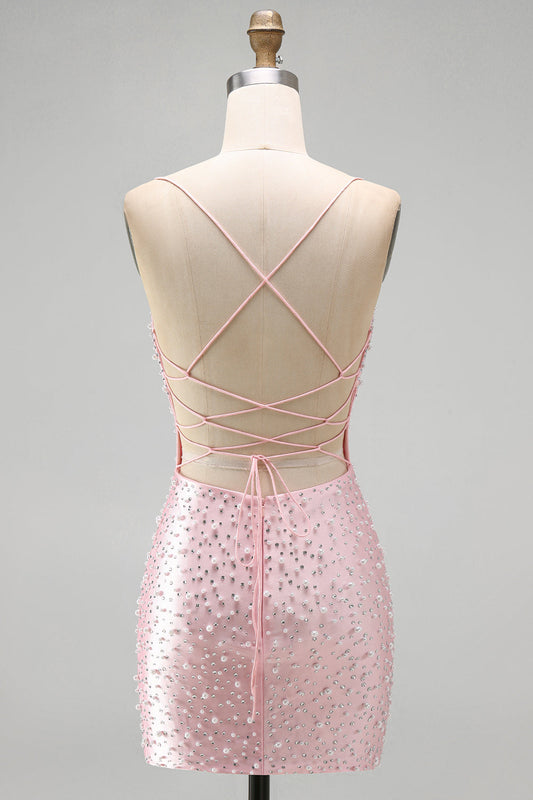 Robe courte de cocktail rose moulante à bretelles spaghetti et perles