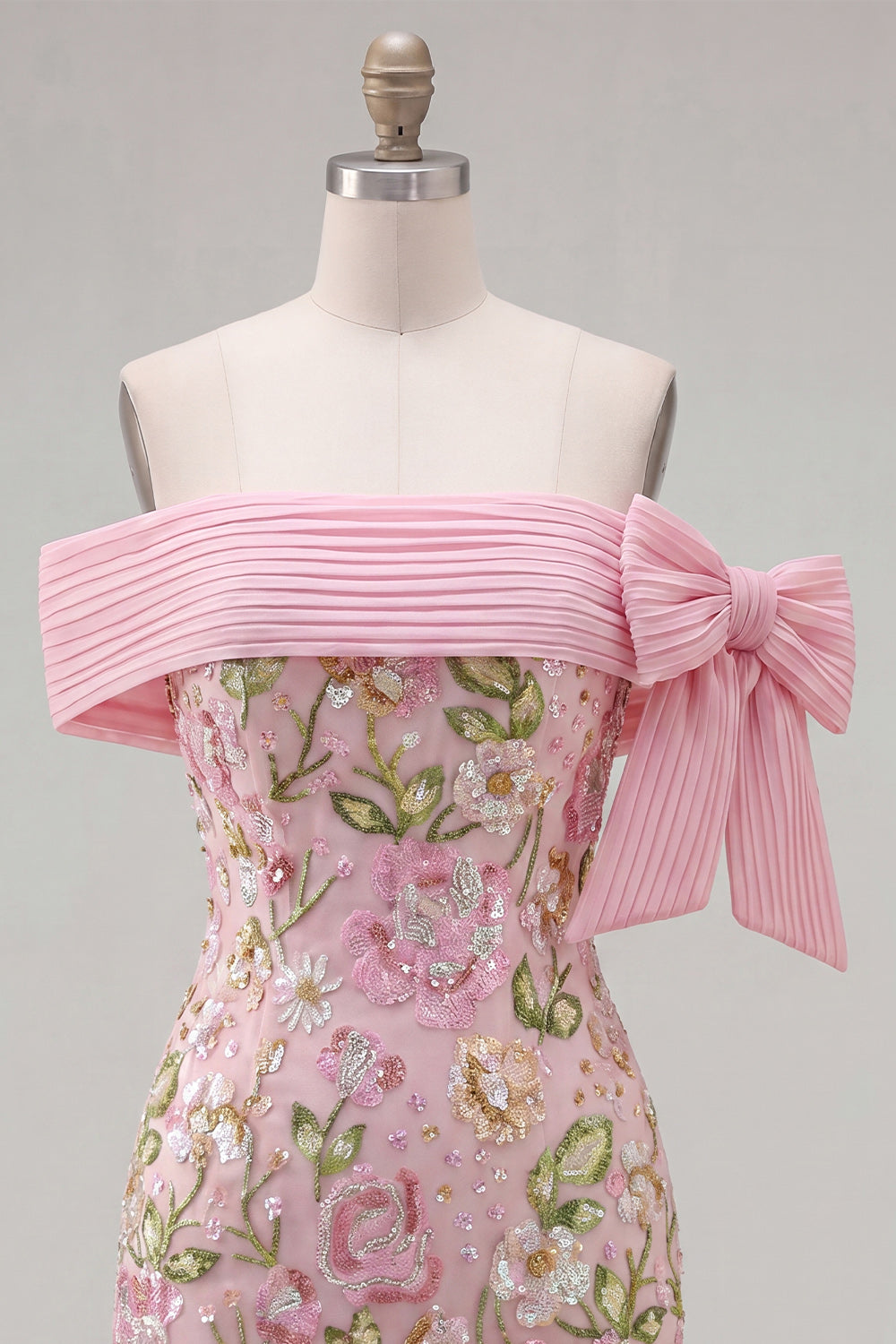 Robe de bal moulante rose à épaules dénudées avec imprimé floral et sequins