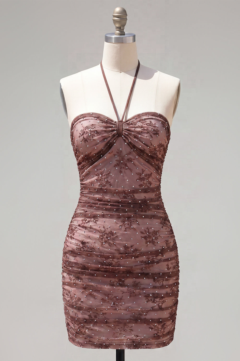 Robe de soirée moulante froncée couleur chocolat à col montant et perles