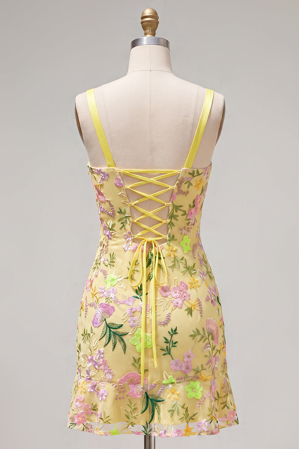 Robe de soirée moulante jaune à broderies florales, volants et laçage au dos