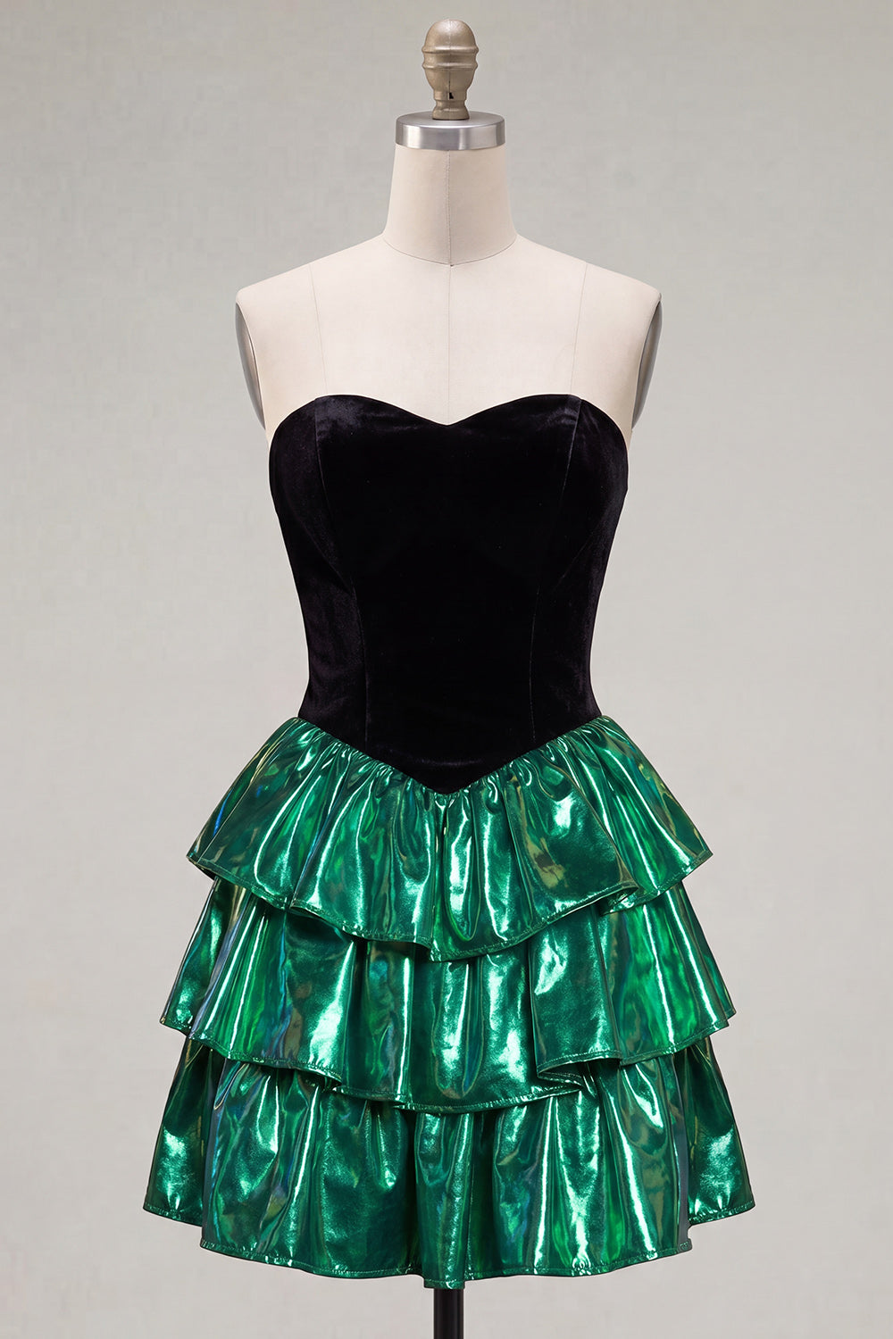 Robe de bal bustier coupe A noire et verte à plusieurs niveaux avec dos lacé