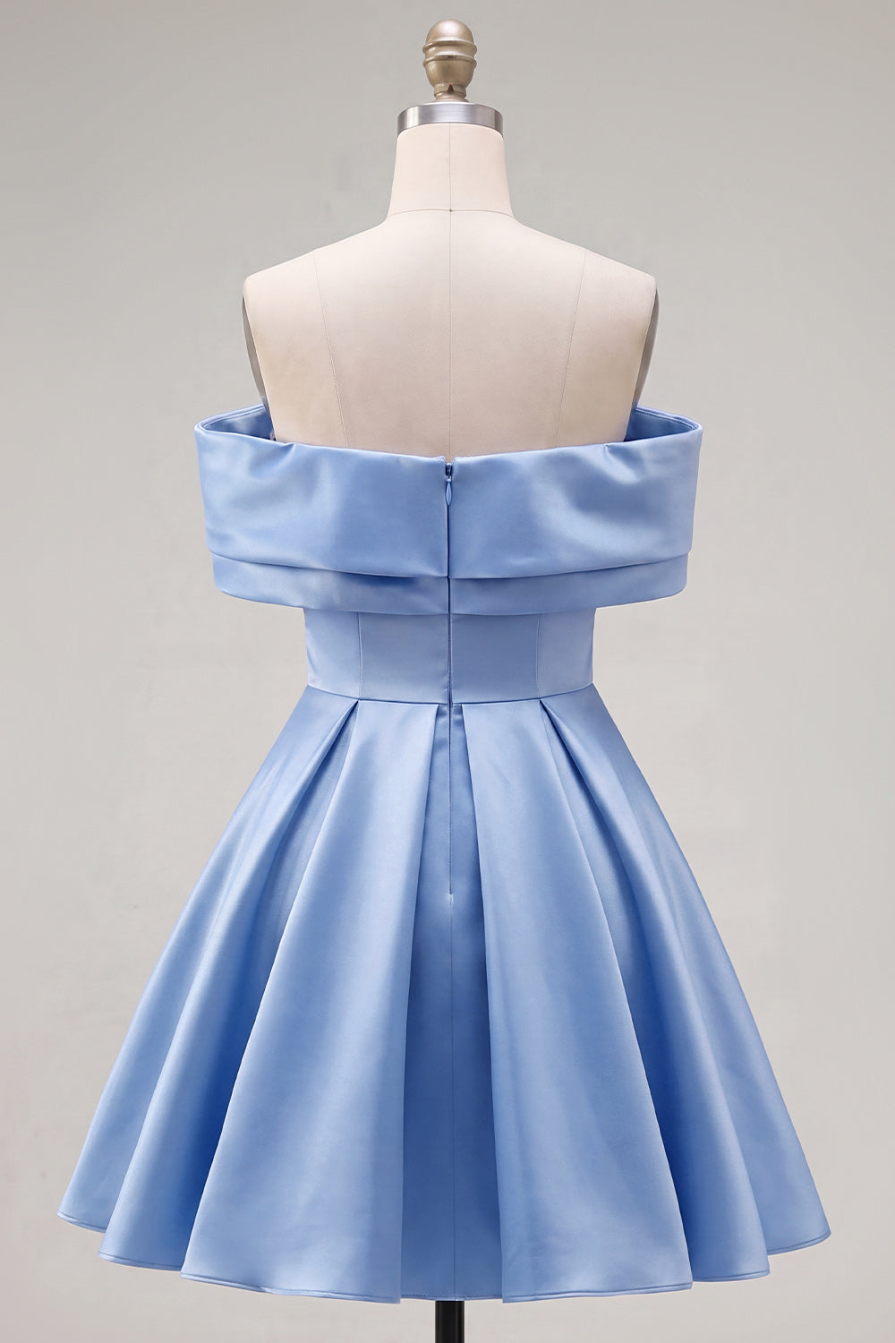 Robe de bal bleu saphir satinée avec perles, coupe évasée, épaules dénudées et froncée