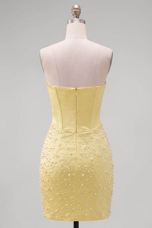 Vestido de fiesta ajustado con corsé palabra de honor amarillo y perlas