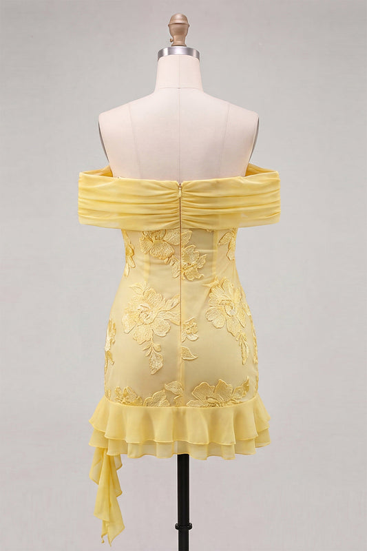 Vestido de fiesta de bienvenida ajustado amarillo floral con volantes y hombros descubiertos