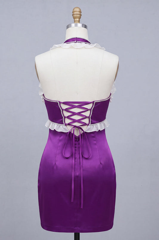 Vestido corto de regreso a casa de satén morado ajustado con cuentas y cuello halter con espalda con cordones
