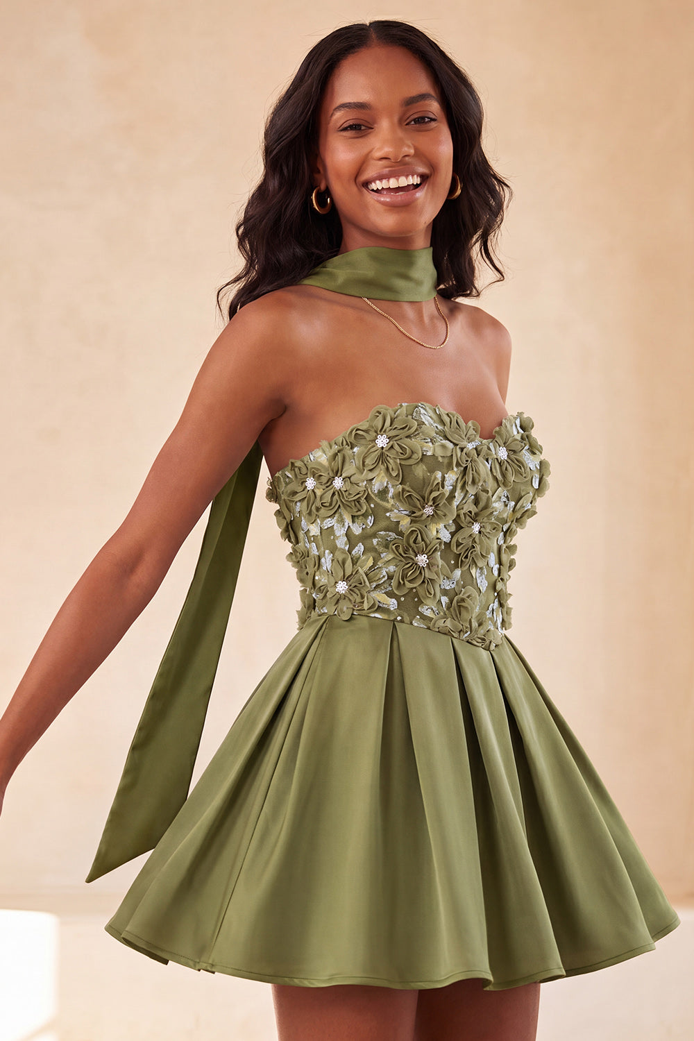 Robe de bal de fin d'année vert olive évasée en cœur à perles florales avec dos lacé