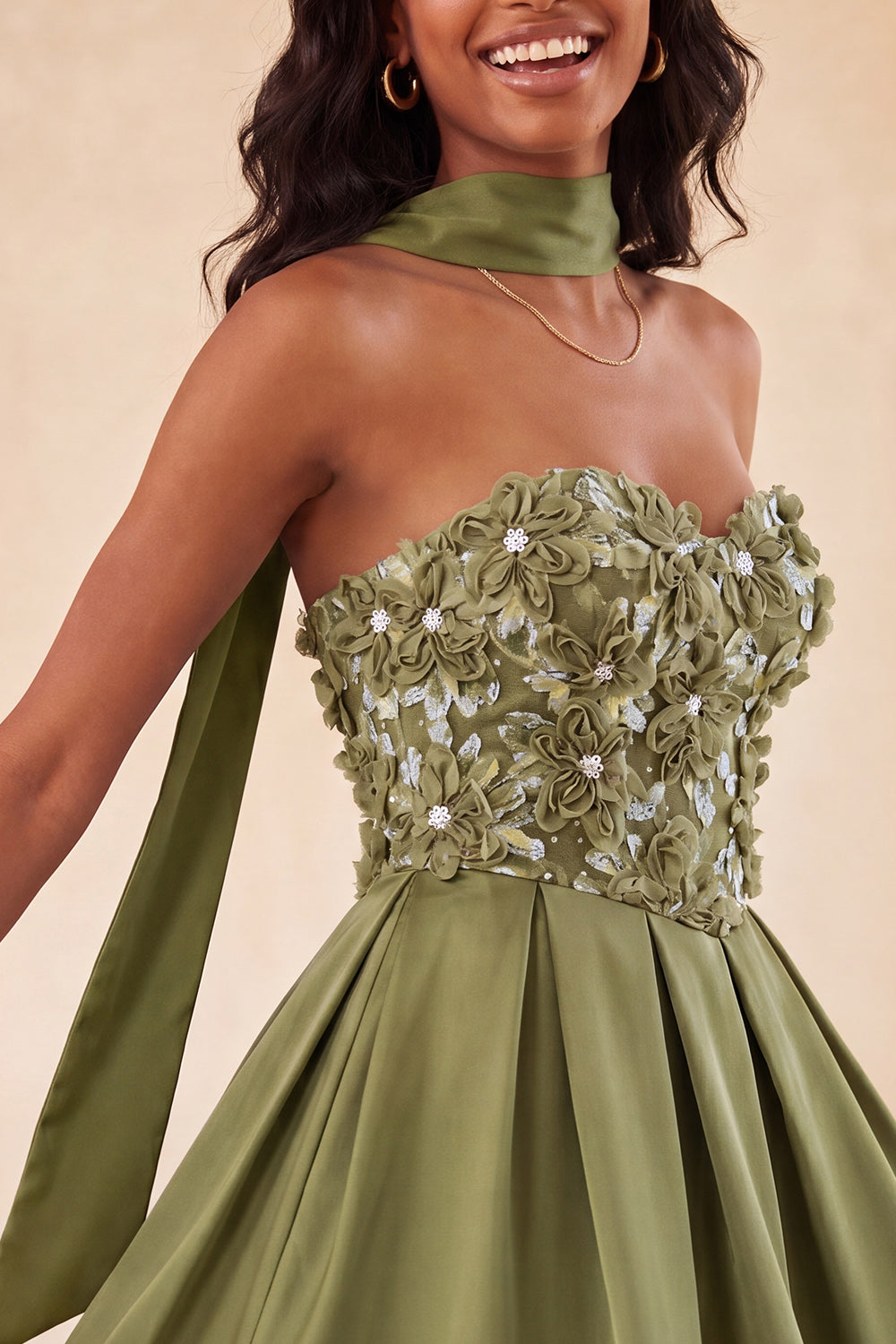 Robe de bal de fin d'année vert olive évasée en cœur à perles florales avec dos lacé