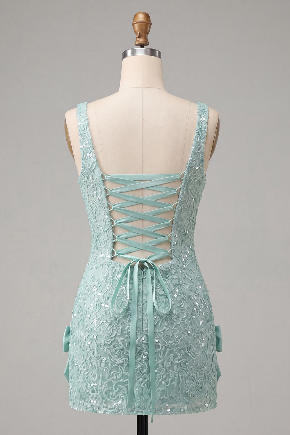 Robe de retour à la maison moulante vert menthe à col carré avec paillettes et laçage au dos avec nœud
