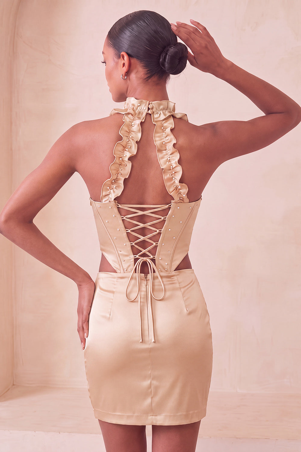 Robe courte de cocktail vert menthe froncée style corset sans bretelles avec fente