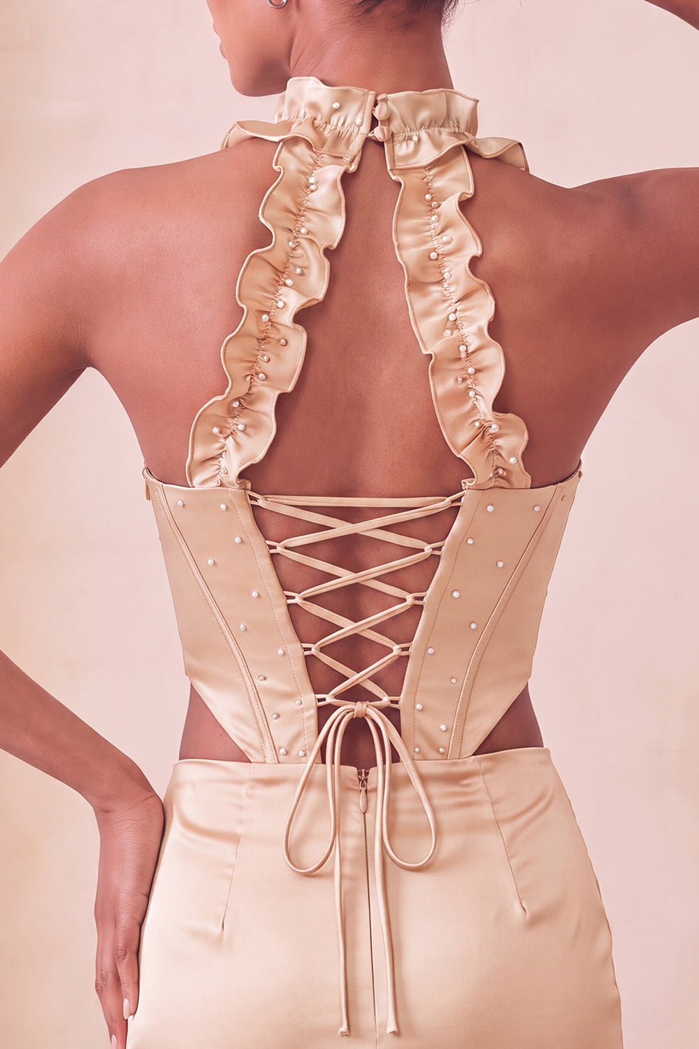Robe courte de cocktail vert menthe froncée style corset sans bretelles avec fente