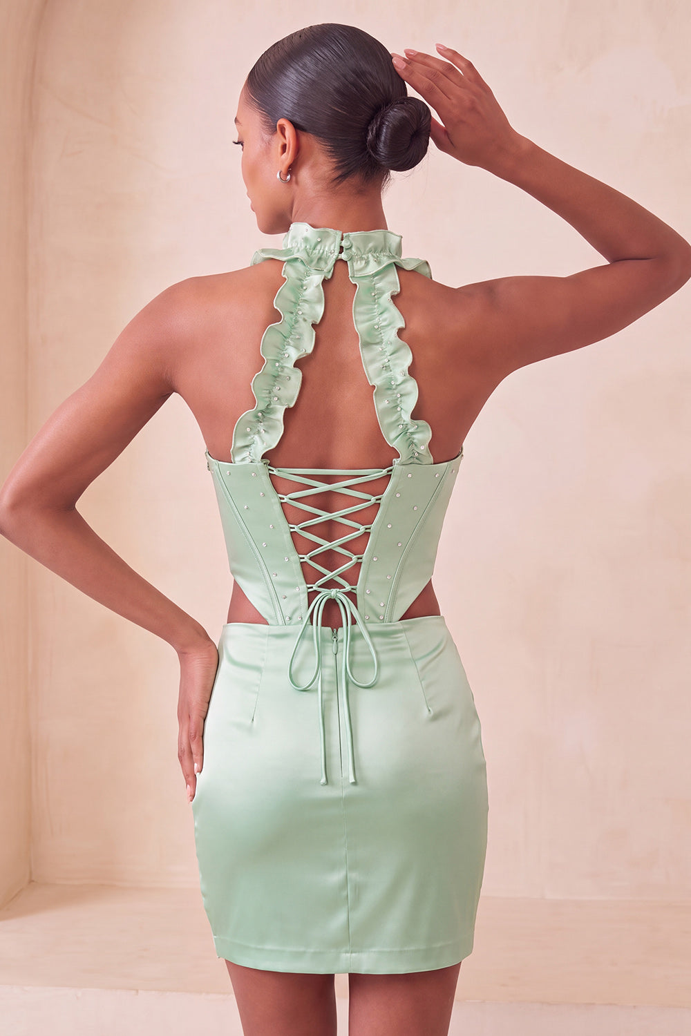 Robe courte de cocktail vert menthe froncée style corset sans bretelles avec fente